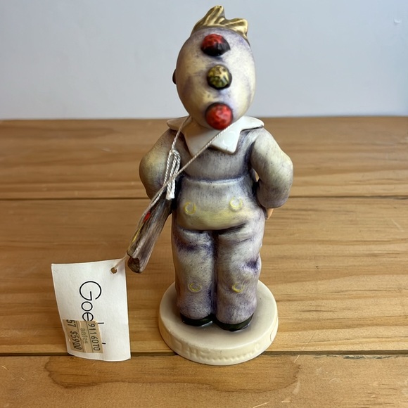 Hummel Carnival Boy Vintage #328 TMK-6 1979 - Picture 3 of 6